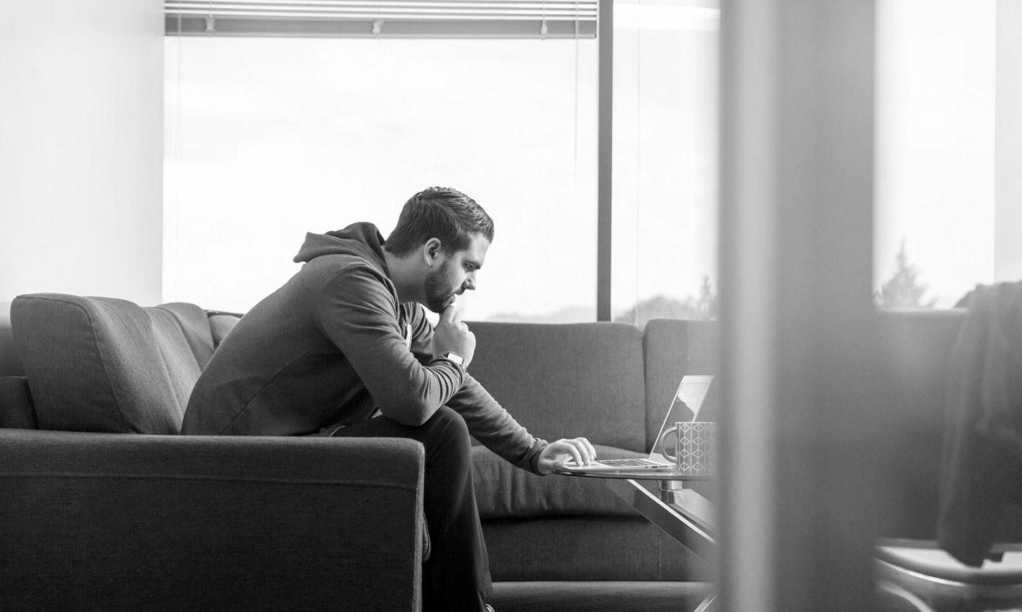 Groupe de participants lors d'un atelier pratique d'analyse financière