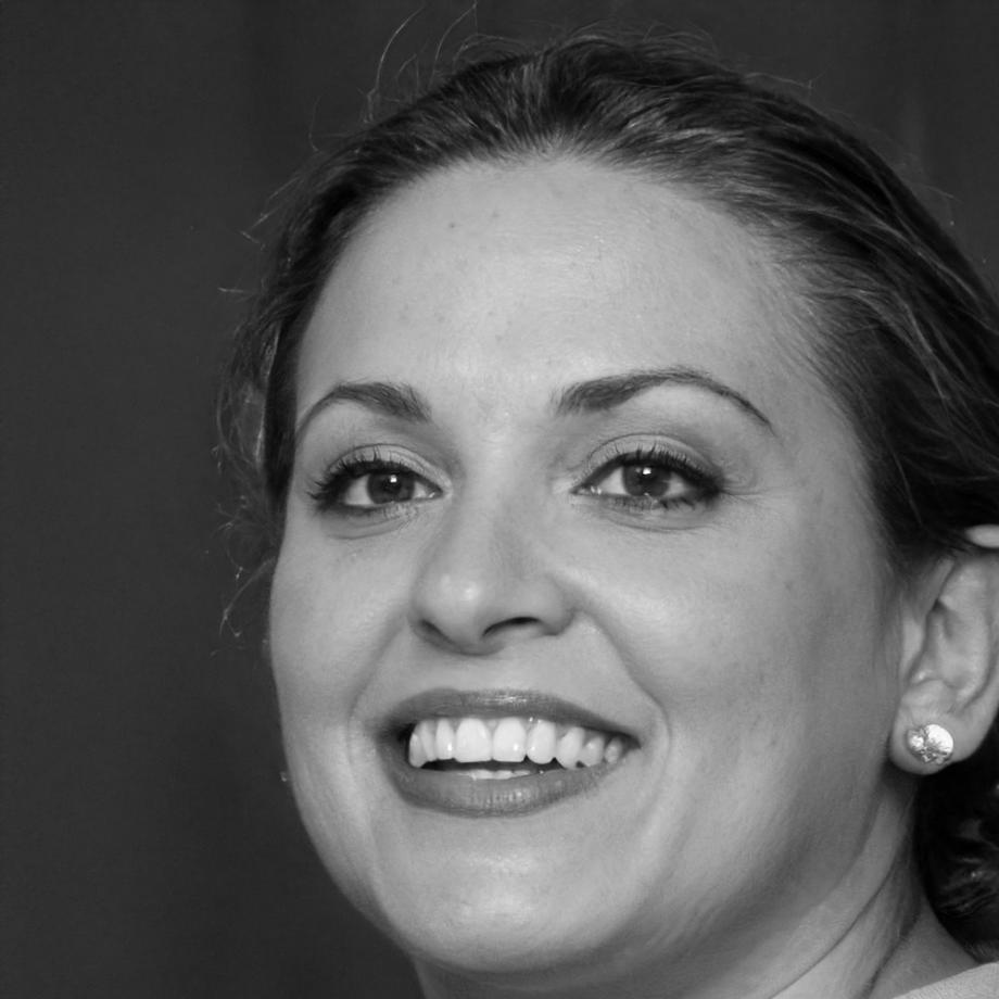 Portrait de Camille Dubois, experte en analyse financière